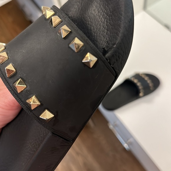 Valentino rockstud slides black size 38 (I’m a size 7 and they fit perfectly). - Picture 6 of 7